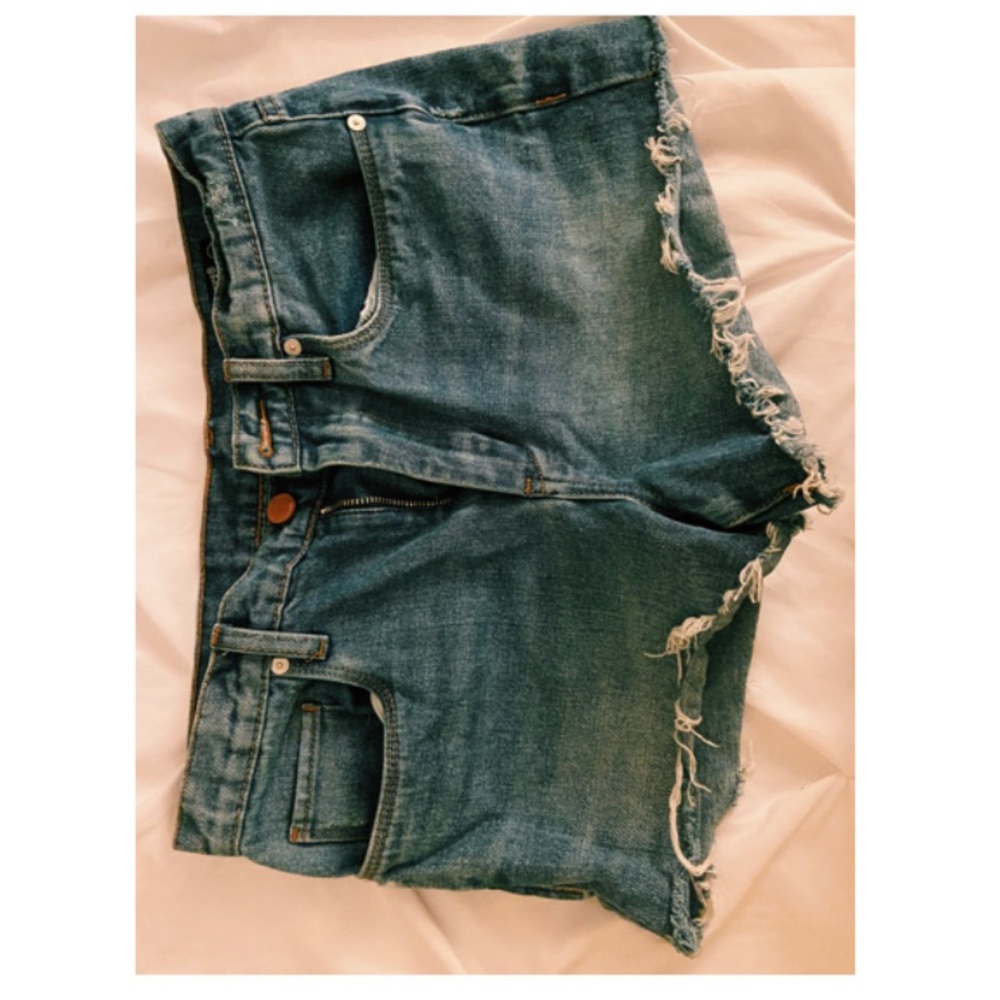 BLANKNYC THE BARROW JEAN SHORTS